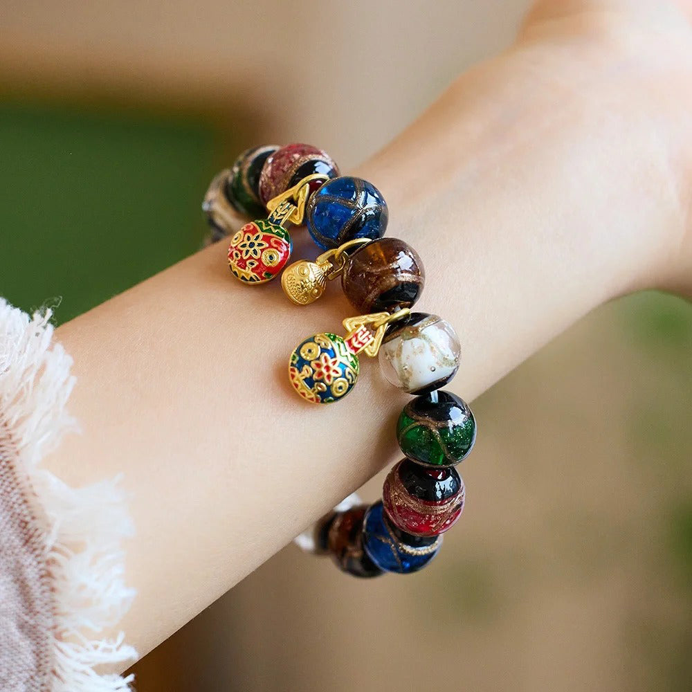 The five-colored crystal attracts the golden beast